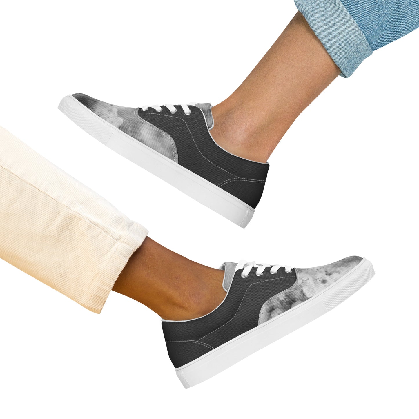 Women’s lace-up canvas shoes