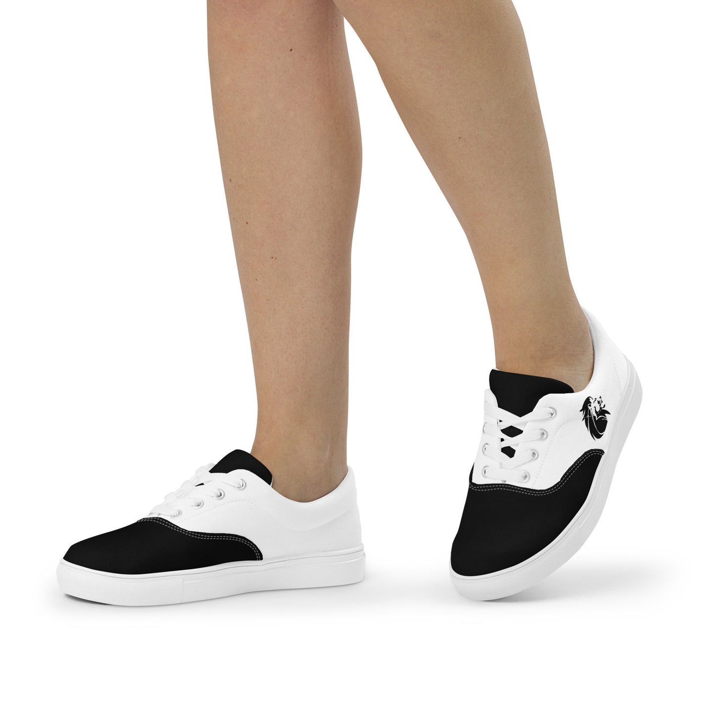 Women’s lace-up canvas shoes